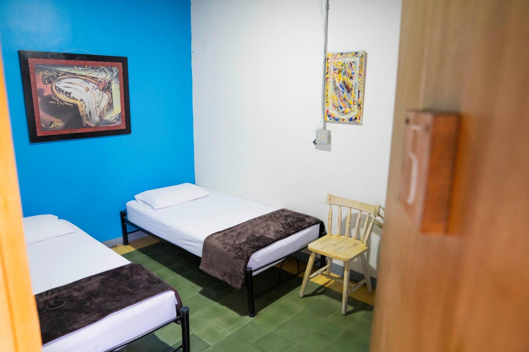 Hostal Casa Estacion Медельїн Екстер'єр фото