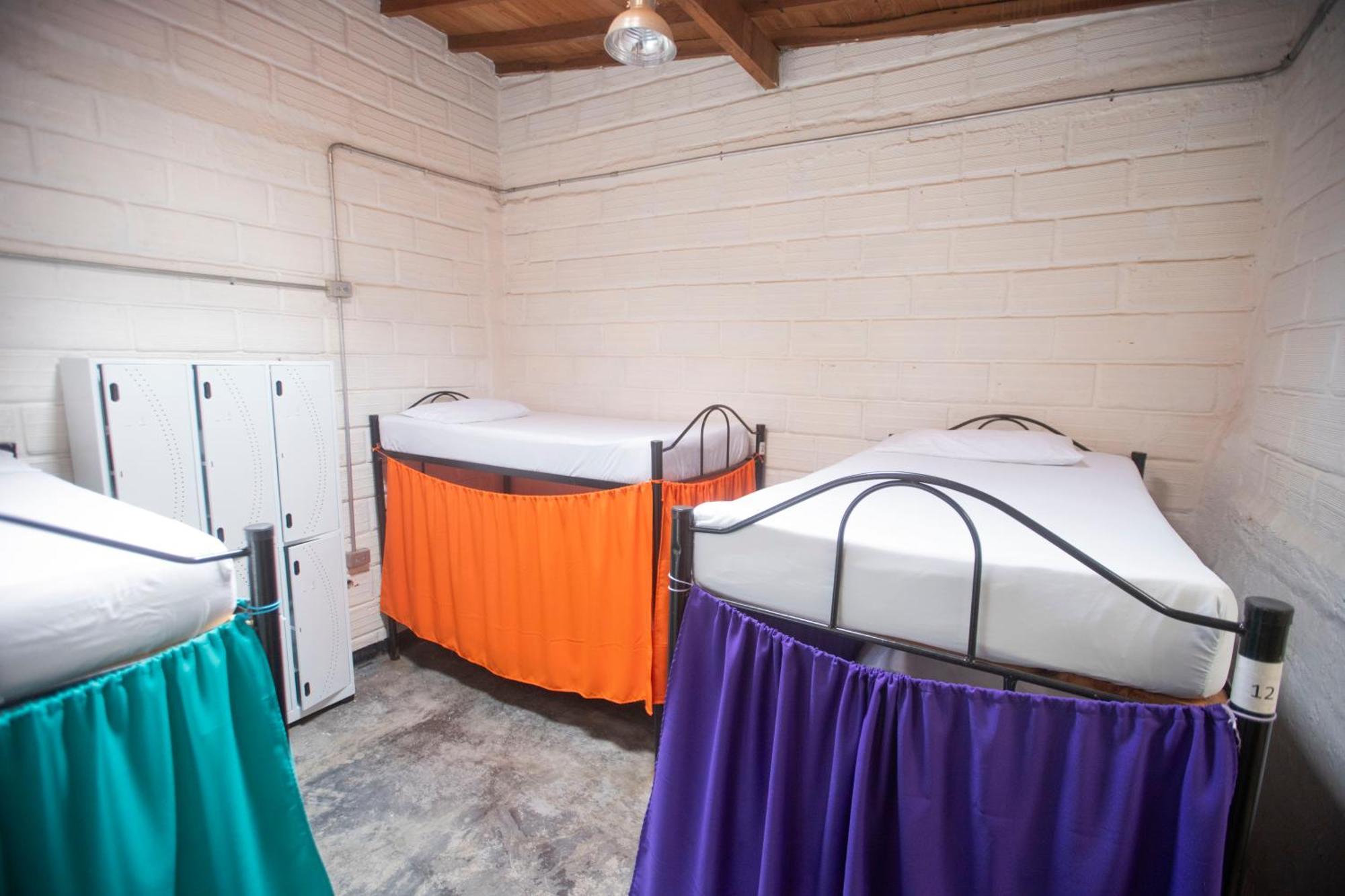 Hostal Casa Estacion Медельїн Екстер'єр фото
