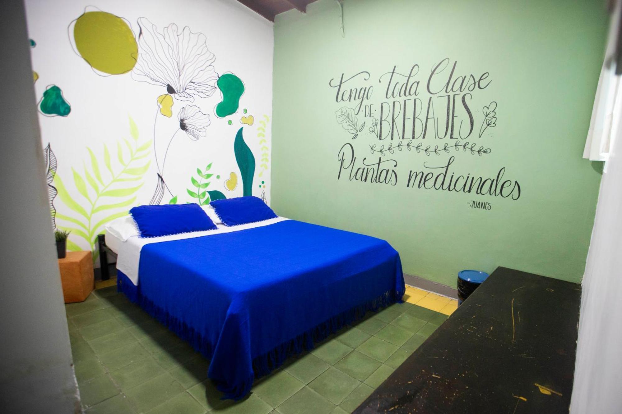 Hostal Casa Estacion Медельїн Екстер'єр фото